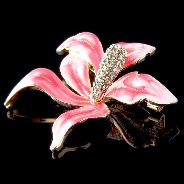Розовая брошь в виде цветка Лилии