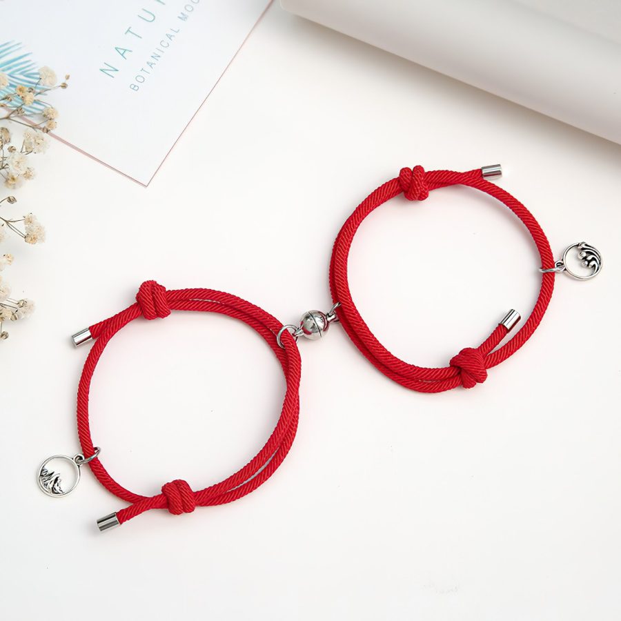 Красивые красные браслеты для двоих