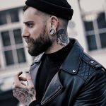 Татуировки и пирсинг у мужчины