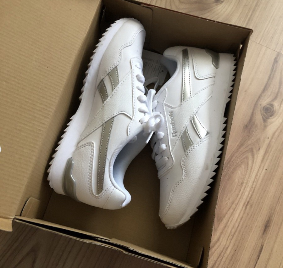 Белый кроссовки Рибок