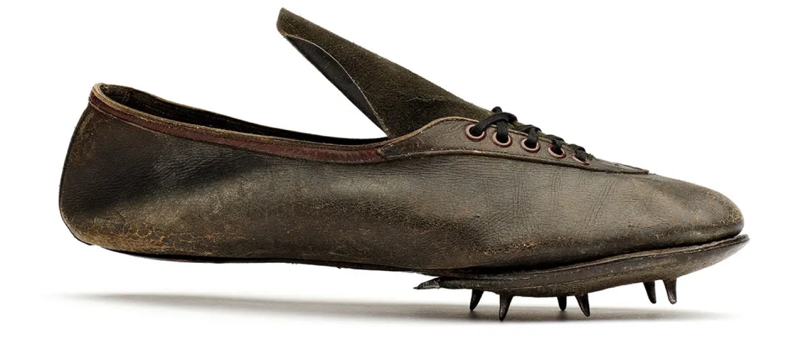 Ботинки с шипами