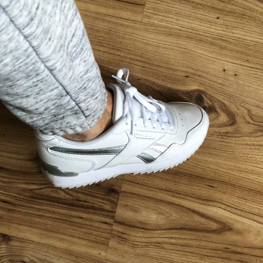 Рибок вид на ноге