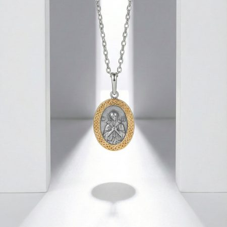 Нательная иконка на белом фоне