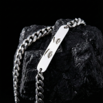 Браслет с цепочкой с глазами